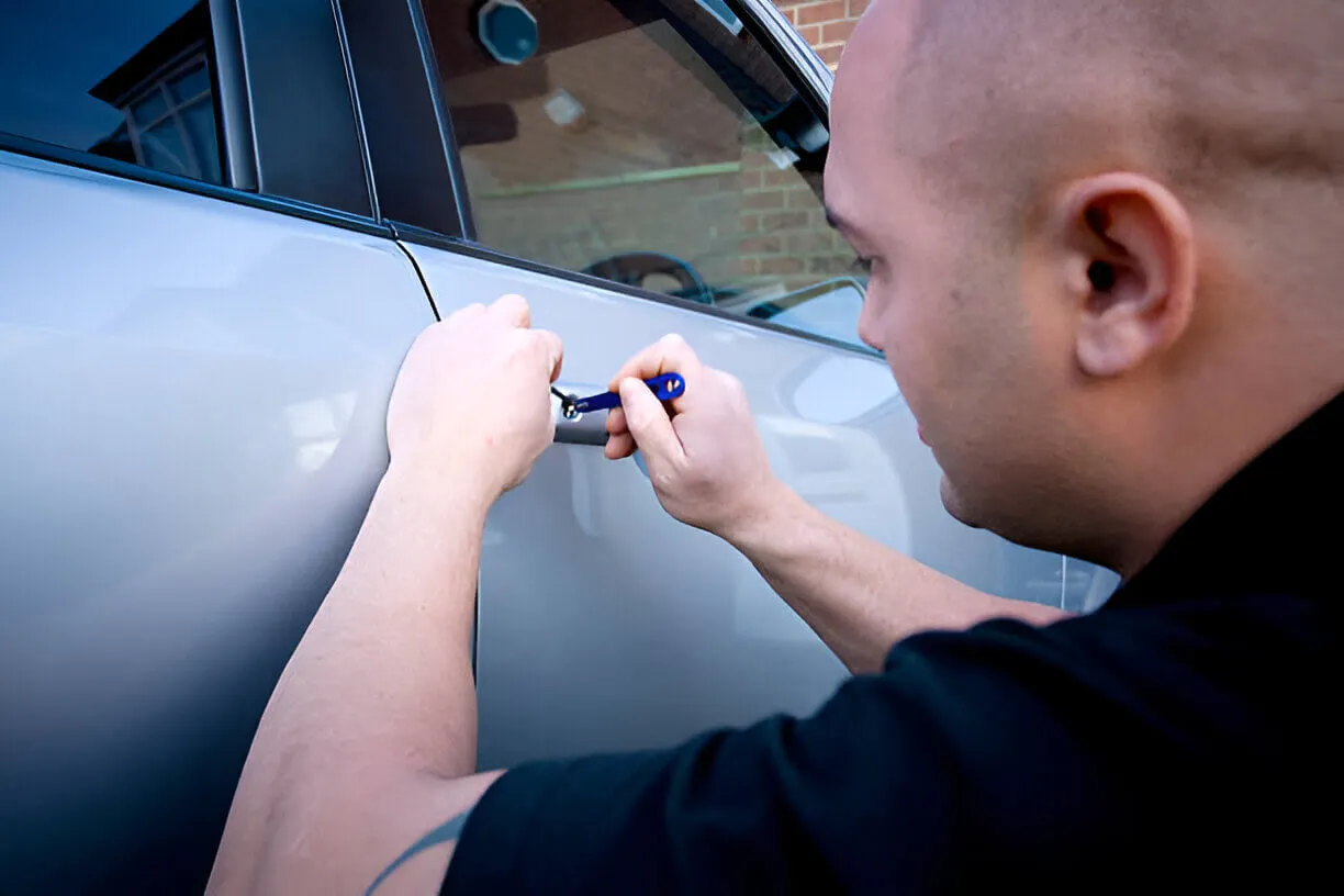 Car auto locksmith in Toronto